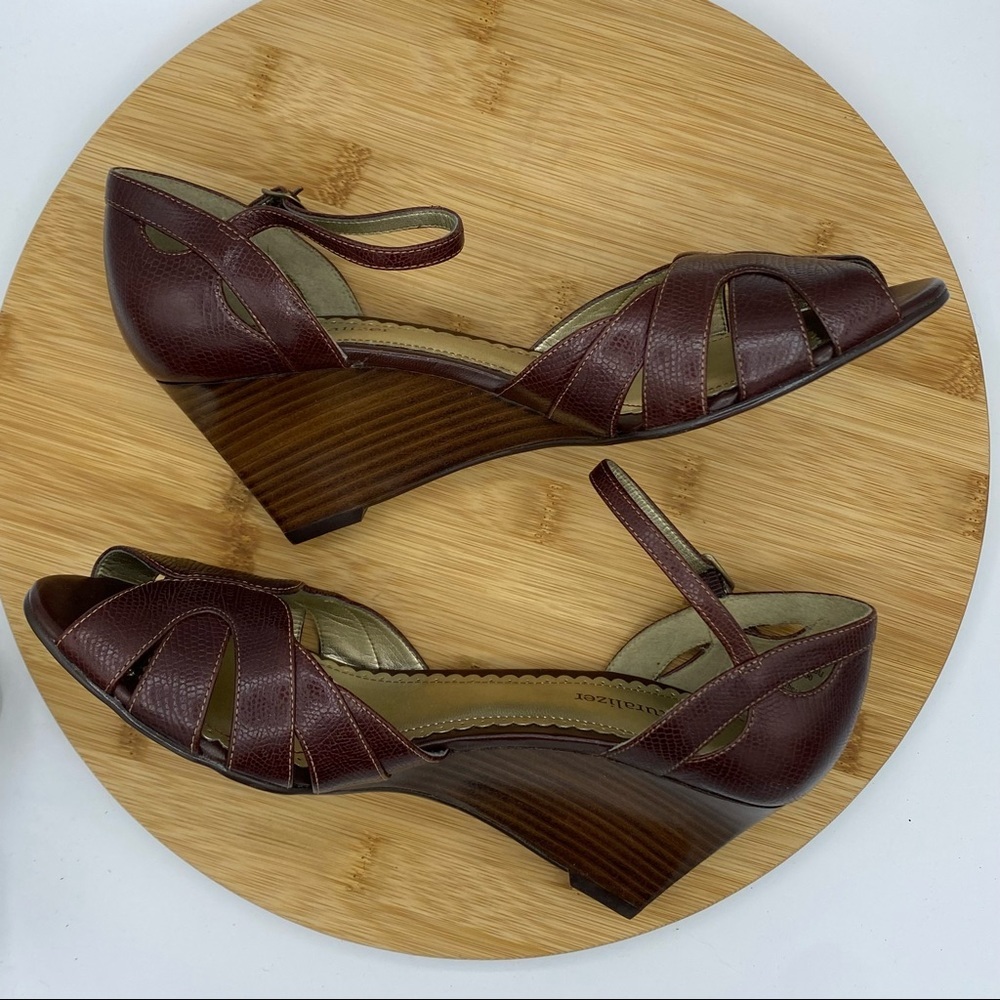 Naturalizer || Wedge Heel; Open Toe; Covered Heel; Ankle Strap Leather Upper; 8M